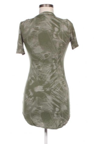 Γυναικείο αμάνικο μπλουζάκι Liquid, Μέγεθος M, Χρώμα Πράσινο, Τιμή 3,22 €