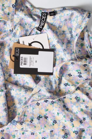Γυναικείο αμάνικο μπλουζάκι Pieces, Μέγεθος XS, Χρώμα Πολύχρωμο, Τιμή 4,04 €