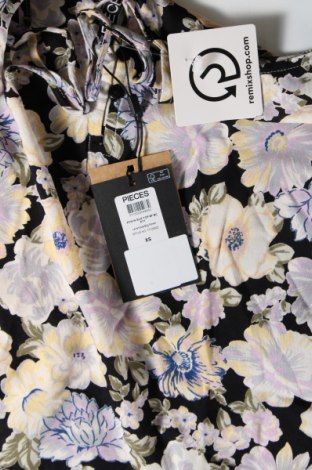 Γυναικείο αμάνικο μπλουζάκι Pieces, Μέγεθος XS, Χρώμα Πολύχρωμο, Τιμή 1,67 €