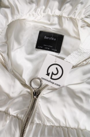 Γυναικείο μπουφάν Bershka, Μέγεθος M, Χρώμα Λευκό, Τιμή 5,34 €