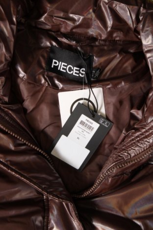 Γυναικείο μπουφάν Pieces, Μέγεθος XL, Χρώμα Καφέ, Τιμή 19,87 €