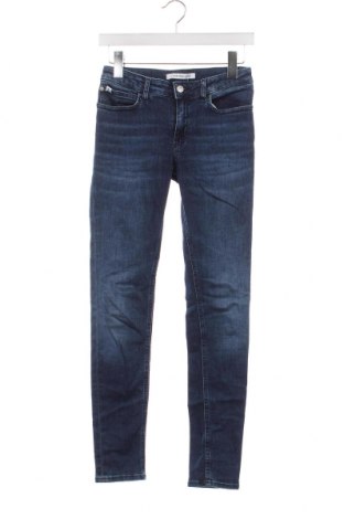 Детски дънки Calvin Klein Jeans, Размер 14-15y/ 168-170 см, Цвят Син, Цена 97,20 лв.