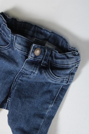 Dětské džíny  H&M, Velikost 6-9m/ 68-74 cm, Barva Modrá, Cena  199,00 Kč