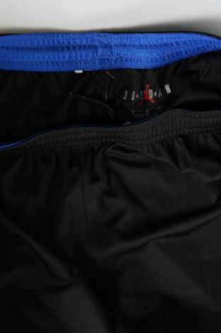 Παιδικό κοντό παντελόνι Air Jordan Nike, Μέγεθος 11-12y/ 152-158 εκ., Χρώμα Μαύρο, Τιμή 22,27 €