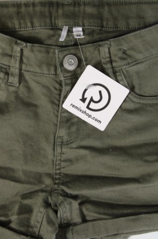 Детски къс панталон Here+There, Размер 10-11y/ 146-152 см, Цвят Зелен, Цена 6,16 лв.