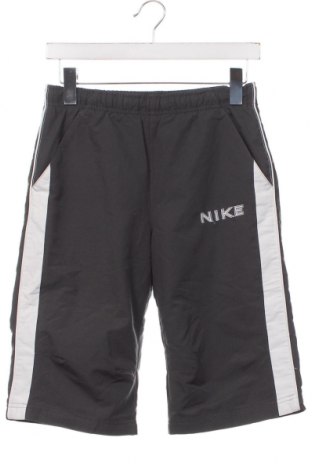 Kinder Shorts Nike, Größe 10-11y/ 146-152 cm, Farbe Grau, Preis 15,31 €