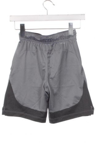 Dětské krátké kalhoty  Nike, Velikost 7-8y/ 128-134 cm, Barva Šedá, Cena  303,00 Kč