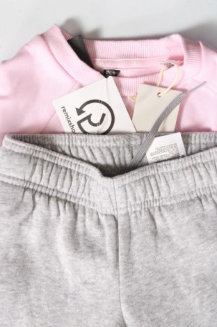 Kinder Trainingsanzug Adidas, Größe 3-4y/ 104-110 cm, Farbe Mehrfarbig, Preis 66,49 €