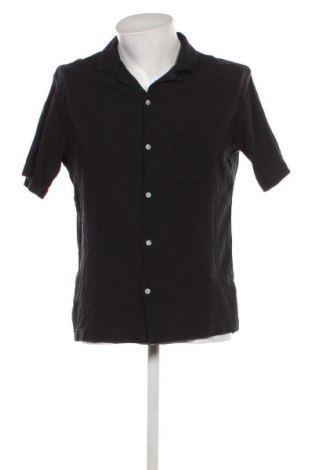 Мъжка риза Urban Outfitters, Размер XS, Цвят Черен, Цена 72,00 лв.