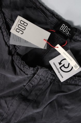 Мъжки къс панталон BDG, Размер XL, Цвят Сив, Цена 33,06 лв.