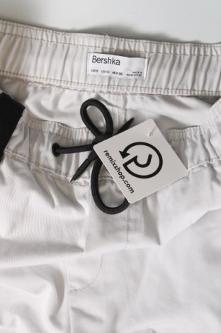 Мъжки къс панталон Bershka, Размер S, Цвят Сив, Цена 43,76 лв.