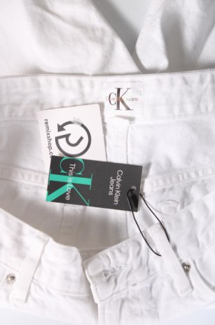 Męskie szorty Calvin Klein Jeans, Rozmiar L, Kolor Biały, Cena 210,17 zł