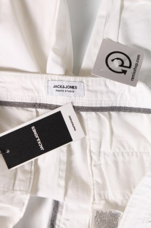 Pantaloni scurți de bărbați Jack & Jones, Mărime XL, Culoare Alb, Preț 177,63 Lei