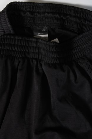 Ανδρικό κοντό παντελόνι Nike, Μέγεθος M, Χρώμα Μαύρο, Τιμή 14,85 €