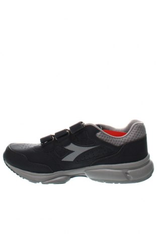 Мъжки обувки Diadora, Размер 42, Цвят Сив, Цена 132,02 лв.