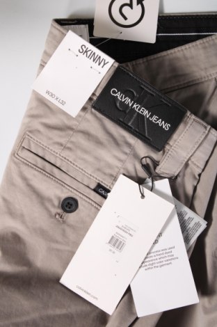 Męskie spodnie Calvin Klein Jeans, Rozmiar M, Kolor Szary, Cena 362,50 zł