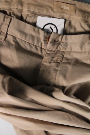 Pantaloni de bărbați Closed, Mărime M, Culoare Bej, Preț 109,61 Lei