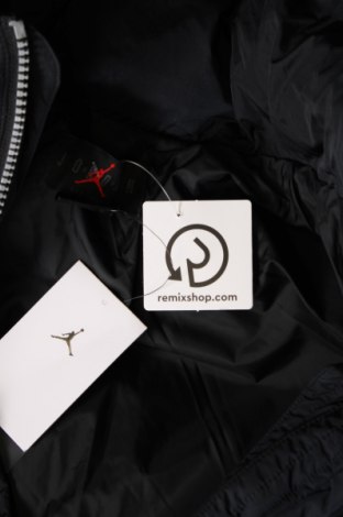 Мъжко яке Air Jordan Nike, Размер L, Цвят Черен, Цена 355,00 лв.