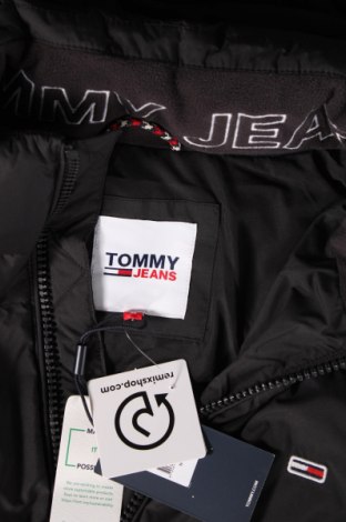 Мъжко яке Tommy Jeans, Размер M, Цвят Черен, Цена 301,75 лв.