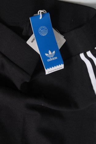 Пола Adidas Originals, Размер XS, Цвят Черен, Цена 87,00 лв.