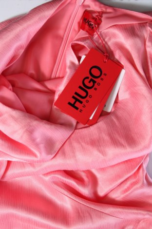 Рокля Hugo Boss, Размер S, Цвят Розов, Цена 186,03 лв.