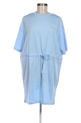 Φόρεμα Lacoste, Μέγεθος M, Χρώμα Μπλέ, Τιμή 108,14 €