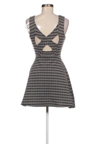 Kleid Pull&Bear, Größe M, Farbe Mehrfarbig, Preis 3,43 €