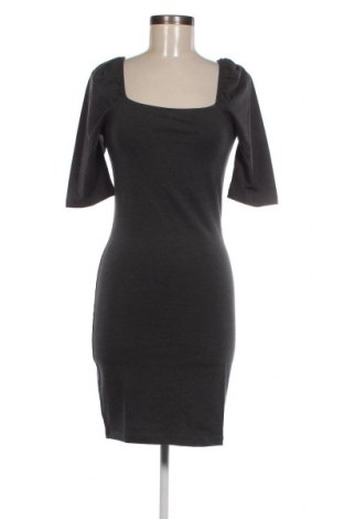 Kleid Vero Moda, Größe M, Farbe Grau, Preis € 4,49