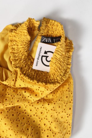 Рокля Zara, Размер XS, Цвят Жълт, Цена 39,15 лв.