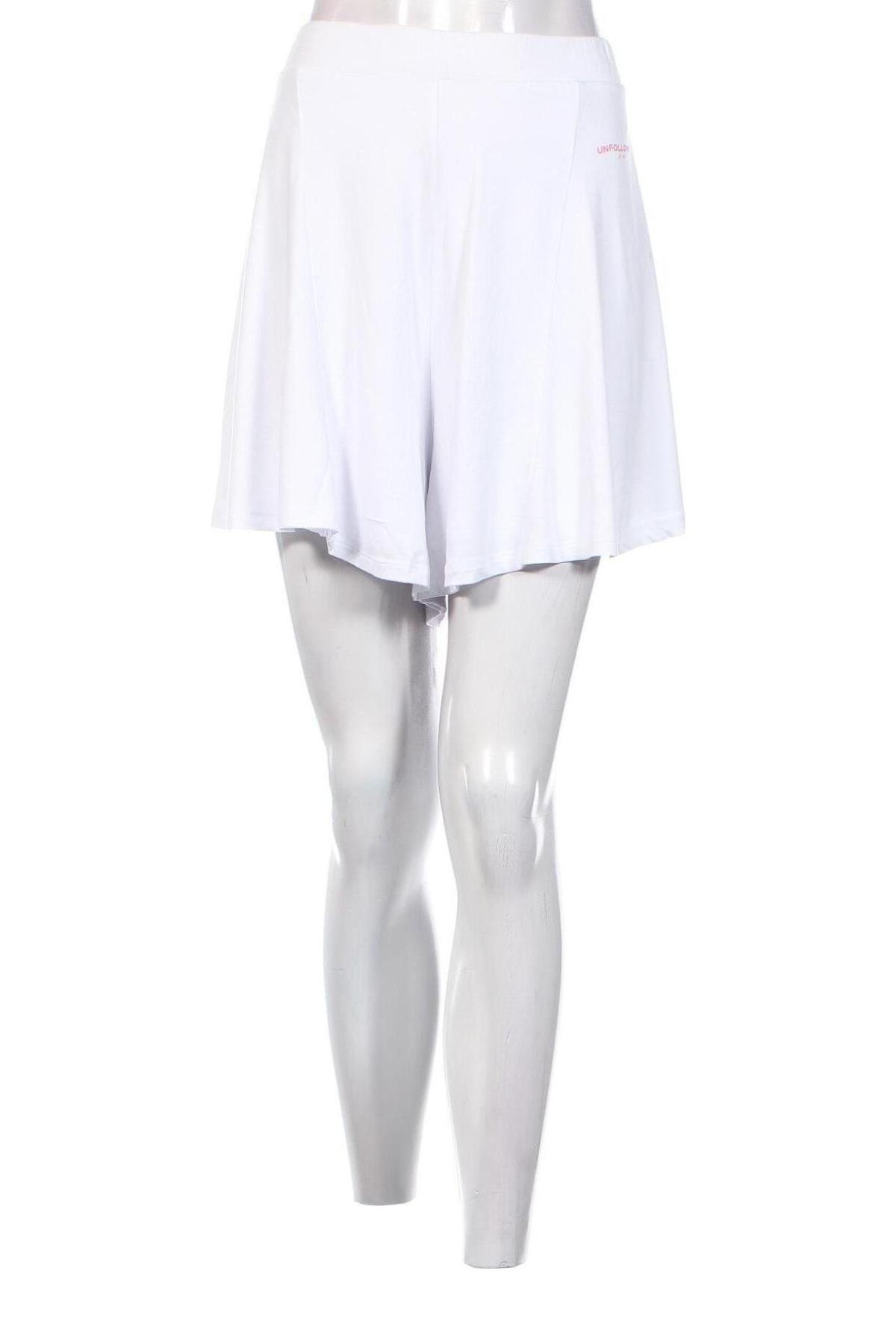 Дамски къс панталон UNFOLLOWED x ABOUT YOU, Размер XL, Цвят Бял, Цена 72,00 лв.