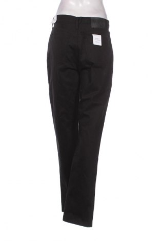 Дамски дънки Calvin Klein Jeans, Размер M, Цвят Черен, Цена 167,99 лв.