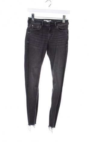 Blugi de femei Zara, Mărime M, Culoare Negru, Preț 27,99 Lei