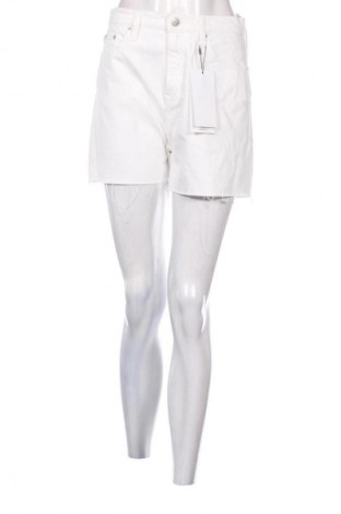 Damen Shorts Calvin Klein Jeans, Größe S, Farbe Weiß, Preis € 80,99