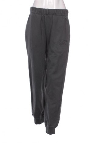 Dámske tepláky Calvin Klein Jeans, Veľkosť S, Farba Sivá, Cena  45,95 €