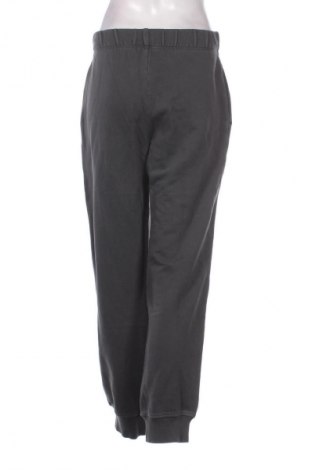 Dámske tepláky Calvin Klein Jeans, Veľkosť S, Farba Sivá, Cena  45,95 €