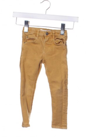 Dětské džíny  Zara, Velikost 2-3y/ 98-104 cm, Barva Žlutá, Cena  69,00 Kč