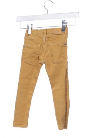 Dětské džíny  Zara, Velikost 2-3y/ 98-104 cm, Barva Žlutá, Cena  69,00 Kč
