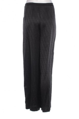 Piżama
 Calvin Klein, Rozmiar M, Kolor Czarny, Cena 242,99 zł