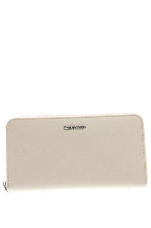 Портмоне Calvin Klein, Цвят Екрю, Цена 142,99 лв.