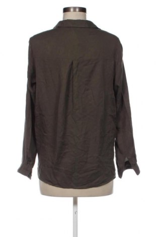 Damen Shirt Bershka, Größe M, Farbe Grün, Preis 9,72 €