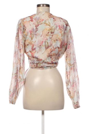 Дамска блуза Guess, Размер M, Цвят Многоцветен, Цена 95,00 лв.