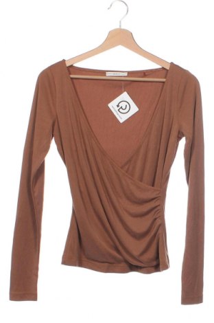 Γυναικεία μπλούζα Guess, Μέγεθος XS, Χρώμα Καφέ, Τιμή 20,08 €