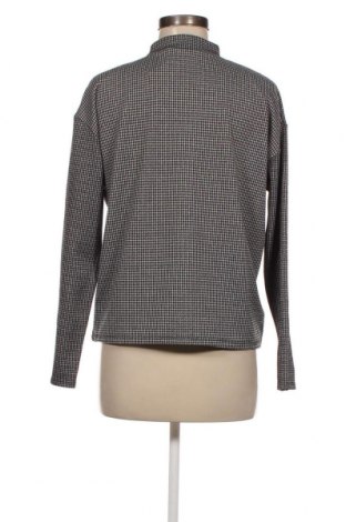 Damen Shirt Pull&Bear, Größe M, Farbe Mehrfarbig, Preis 2,51 €