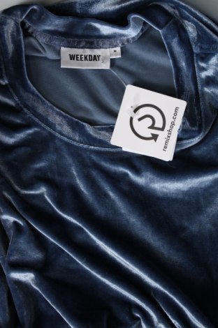 Γυναικεία μπλούζα Weekday, Μέγεθος M, Χρώμα Μπλέ, Τιμή 3,16 €