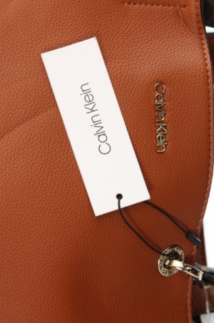 Geantă de femei Calvin Klein, Culoare Maro, Preț 717,11 Lei