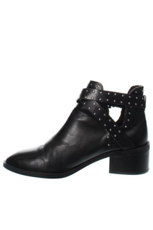 Dámské boty  Pull&Bear, Velikost 39, Barva Černá, Cena  754,00 Kč