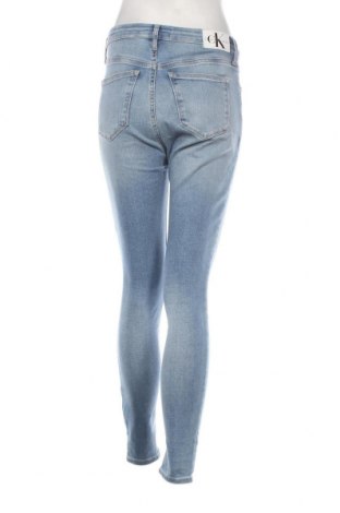 Дамски дънки Calvin Klein Jeans, Размер M, Цвят Син, Цена 54,40 лв.