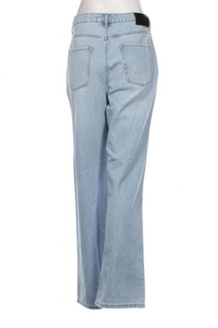 Дамски дънки DKNY Jeans, Размер M, Цвят Син, Цена 97,41 лв.
