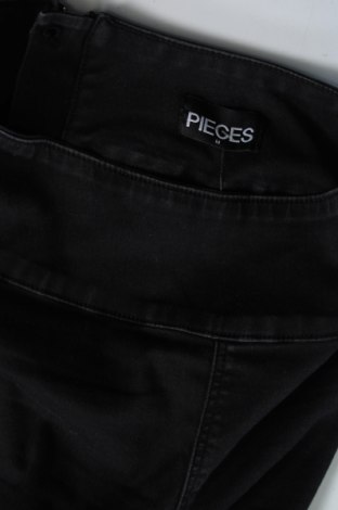 Dámske džínsy  Pieces, Veľkosť M, Farba Čierna, Cena  8,06 €
