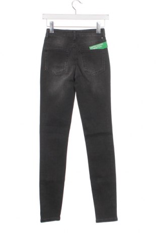 Damskie jeansy United Colors Of Benetton, Rozmiar XS, Kolor Czarny, Cena 231,89 zł